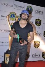 Sonu Nigam at Lions Gold Awards in Mumbai on 16th Jan 2013 (30).JPG